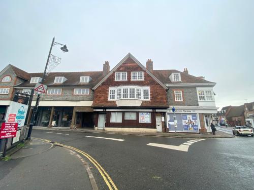 2 The Square, Pangbourne, RG8