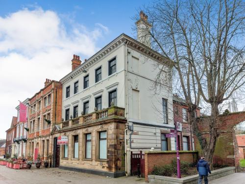 21 The Square, Retford, DN22