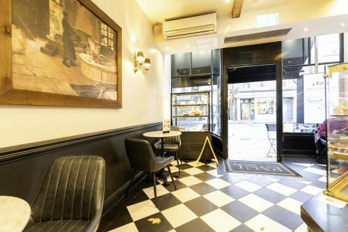 302 Upper Street, Islington, London, N1