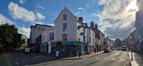 31-32 High Street, Banbury, OX16