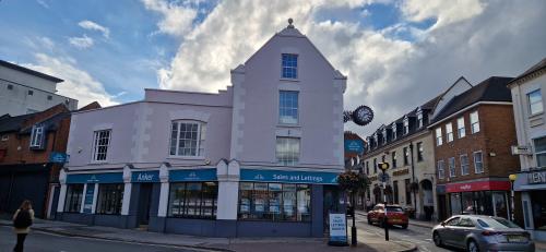 31-32 High Street, Banbury, OX16