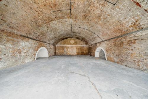 386 Railway Arches, Geffrye Street, Hoxton, London, E2