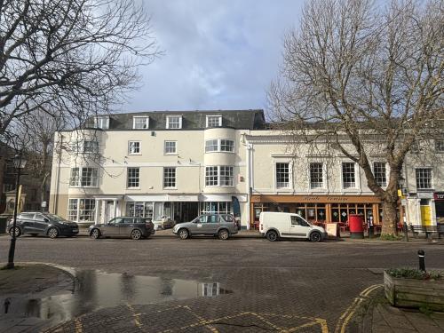 5 & 9-12 Waterside House, The Plains Shopping Centre, Totnes, TQ5
