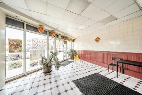 20 North Parade, Mollison Way, Edgware, HA8