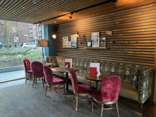 The Naturalist, 14 Woodberry Down, Manor House, London, N4