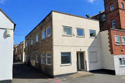 2 Ambleside Avenue, Streatham, London, SW16
