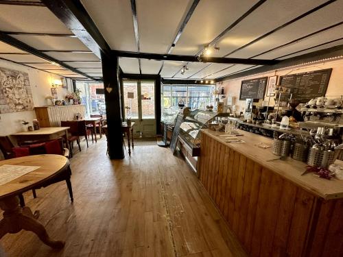 The Coffee House, 3 Buttermarket, Thame, OX9