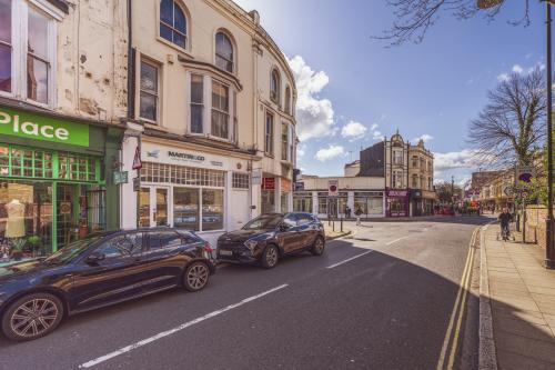 2 Grove Road South, Southsea, PO5