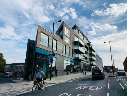 Unit A Twickenham Gateway , Twickenham Gateway, London Road, Twickenham, TW1