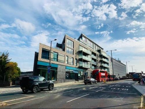 Unit A Twickenham Gateway , Twickenham Gateway, London Road, Twickenham, TW1