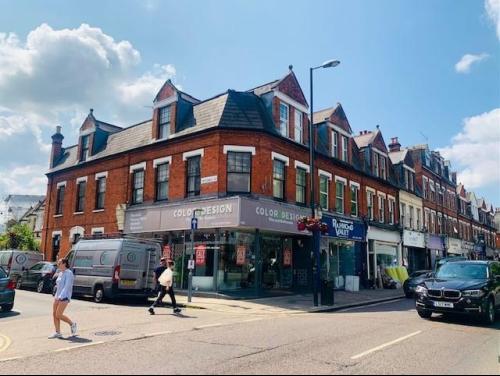 398 Richmond Road, East Twickenham, TW1