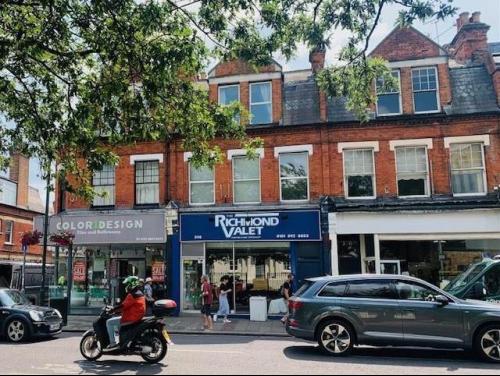 398 Richmond Road, East Twickenham, TW1
