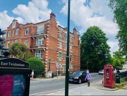 398 Richmond Road, East Twickenham, TW1