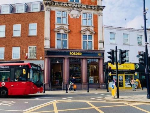 1 London Road, Twickenham, TW1