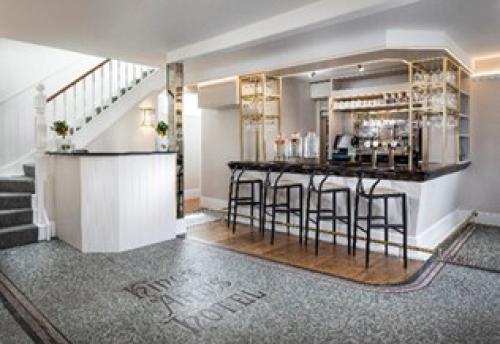 The Kings Arms Hotel, 2 Lion Gate Hampton Court Road, East Molesey, KT8