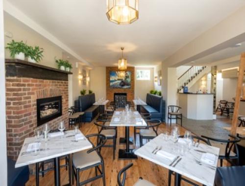 The Kings Arms Hotel, 2 Lion Gate Hampton Court Road, East Molesey, KT8