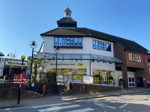 Unit 8-9, Fernbank Centre, High Street, Crowborough, TN6