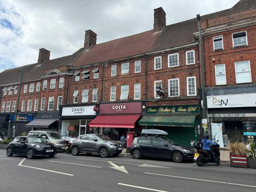 27 Temple Fortune Parade, Finchley Road, Temple Fortune, London, NW11
