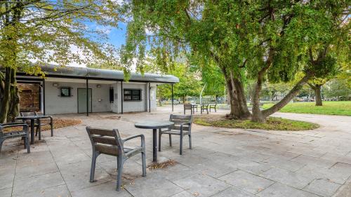 Normand Park Kiosk, 84 Bramber Road, Fulham, London, W14