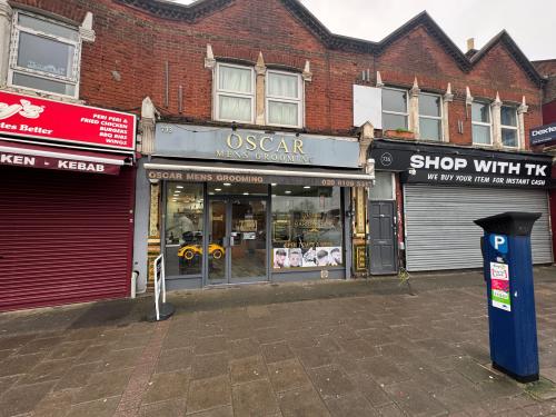 733 Garratt Lane, Tooting, London, SW17