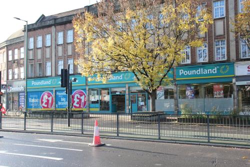 122-124 Tolworth Broadway, Surbiton, KT6
