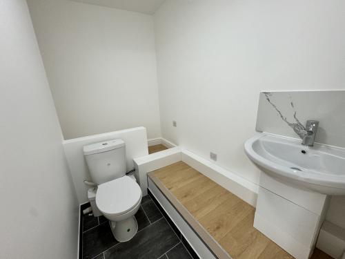 195 Garratt Lane, Wandsworth, London, SW18