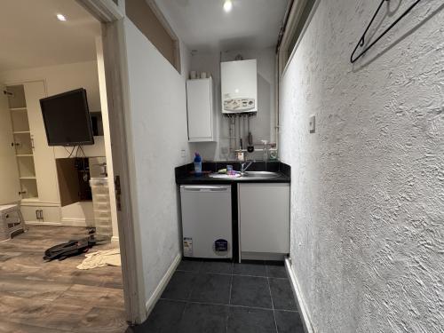 9 Ross Parade, Wallington, SM6
