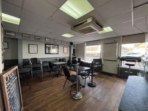 2 Market House, Church Road, Worthing, BN13
