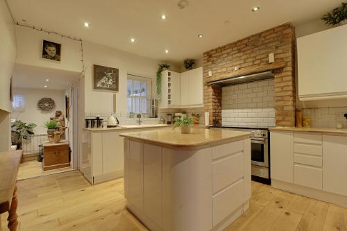 118 Parade, & 63 Bedford Street, Leamington Spa, CV32
