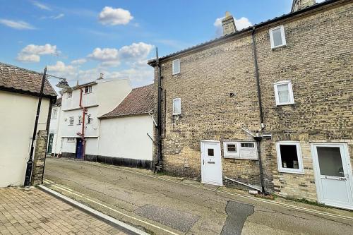 6-8 Market Place, Saxmundham, IP17