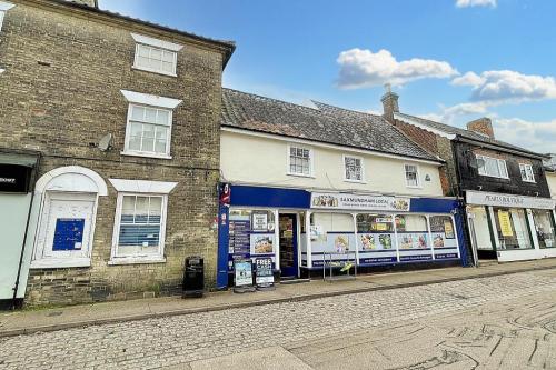6-8 Market Place, Saxmundham, IP17