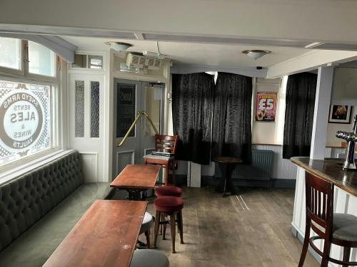 36 Higherland, Sneyd Arms, Newcastle, ST5