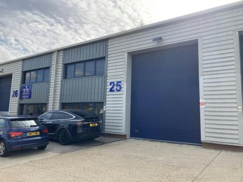 25, Vale Industrial Estate, Southern Road, Aylesbury, HP19
