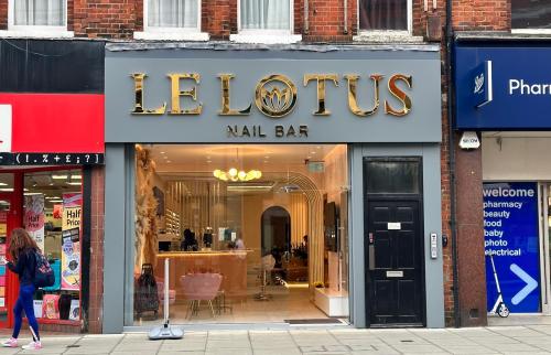 107 Putney High Street, Wandsworth, London, SW15