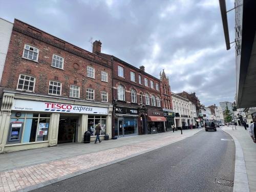 61 High Street, Bedford, MK40