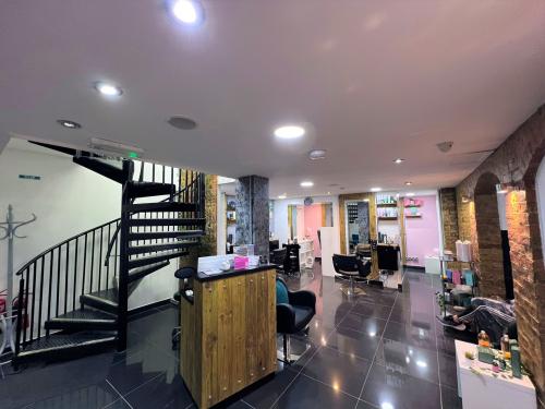 61 High Street, Bedford, MK40