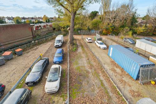 307-309 Rayners Lane, Pinner, HA5