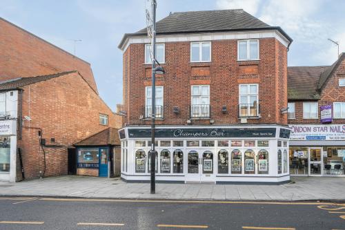 184A & 184B Field End Road, Pinner, HA5