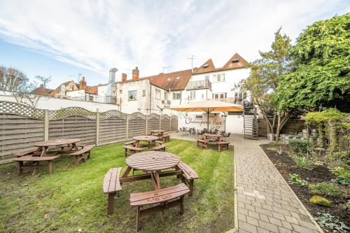 184A & 184B Field End Road, Pinner, HA5