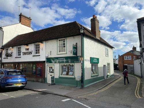 10 High Street, Welwyn, AL6