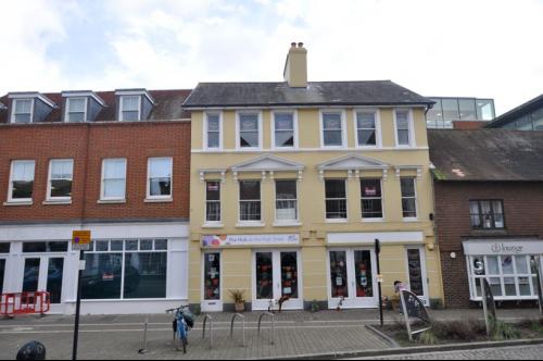 31-33 High Street, Crawley, RH10