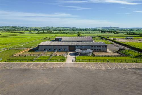Banbury Road, Stonecroft Equestrian Centre, Oxhill, Kineton, CV35