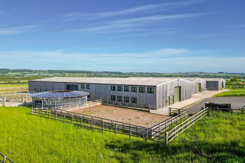 Banbury Road, Stonecroft Equestrian Centre, Oxhill, Kineton, CV35