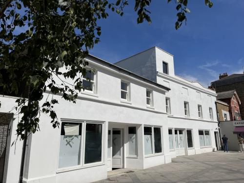 179 High Street, Hampton Hill, TW12