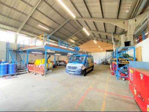Unit 375, Bath Road, Slough, SL1