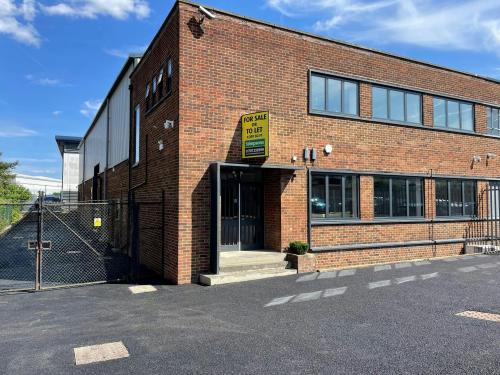 9 Warwick Road, Borehamwood, WD6