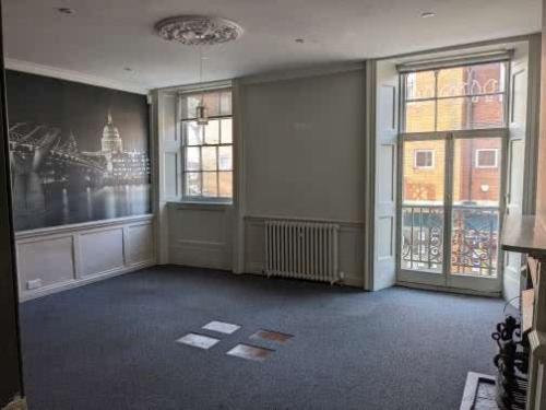 222 High Street, Guildford, GU1