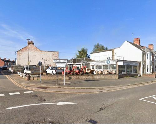 18 Station Road, Burton Latimer, Kettering, NN15
