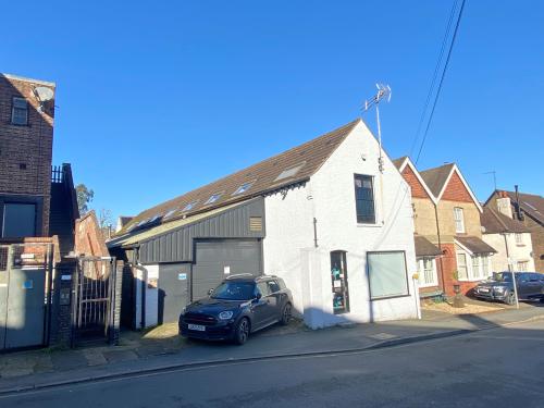 7 Amy Road, Oxted, RH8