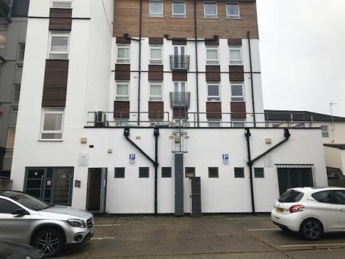 186 High Road, Loughton, IG10